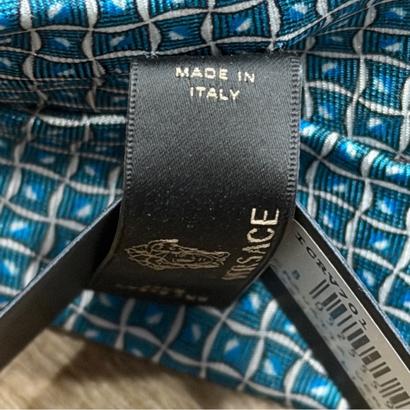 Gianni Versace Tie Blue Geometric  100% Silk Italy Luxury Medusa Logo Necktie 58 - Picture 9 of 9